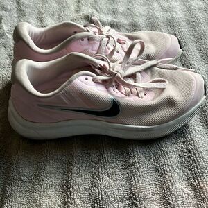 Nike StarRunner Sneakers